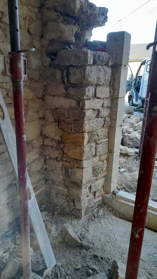 Jambage en pierre d’une nouvelle ouverture, Plumergat